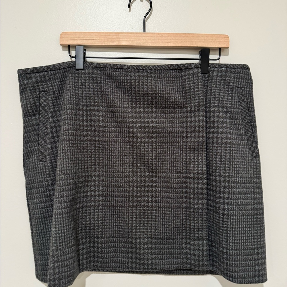 Banana Republic Charcoal Houndstooth wool Skirt